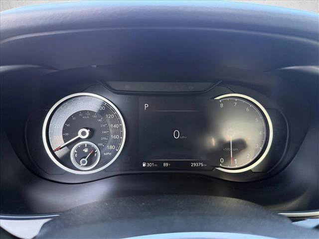 Used 2025 Genesis G70 2.5T RWD image 11