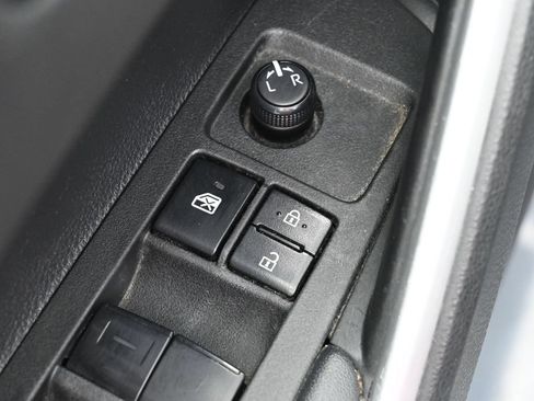 Used 2023 Toyota Corolla Cross XLE w/ Convenience Package AWD/4WD image 12