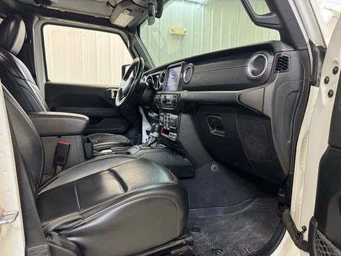 Used 2020 Jeep Gladiator Overland AWD/4WD image 27