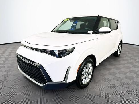 Used 2025 Kia Soul LX w/ LX Technology Package FWD image 7