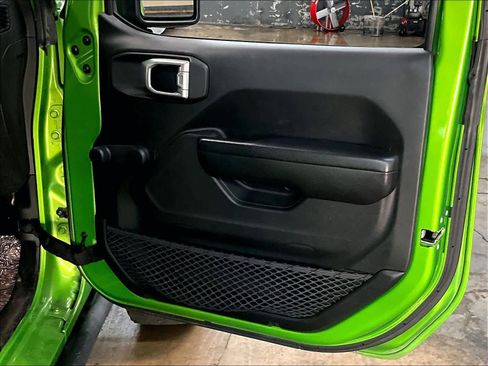 Used 2018 Jeep Wrangler Unlimited Sport image 26