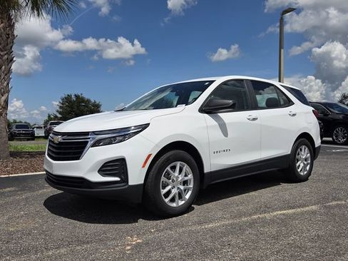 Certified 2024 Chevrolet Equinox LS w/ Driver Confidence II Package FWD image 2
