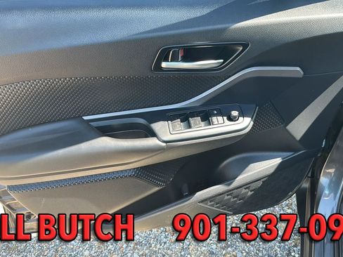 Used 2021 Toyota C-HR LE FWD image 9