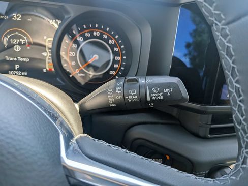Used 2026 Jeep Wrangler Unlimited Sahara AWD/4WD image 28