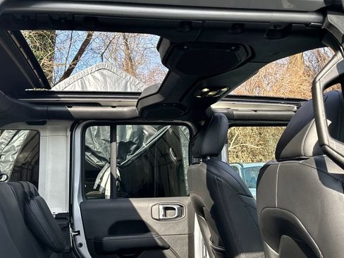 Used 2022 Jeep Wrangler Unlimited Sahara w/ Cold Weather Group image 10