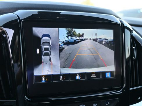 Used 2023 Chevrolet Traverse Premier FWD image 12