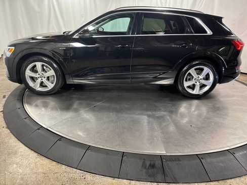 Used 2019 Audi e-tron Premium Plus image 6