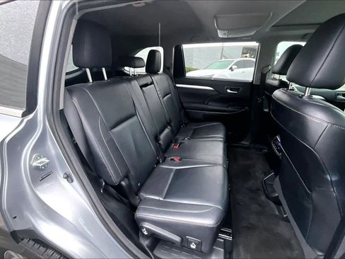 Used 2014 Toyota Highlander XLE image 20