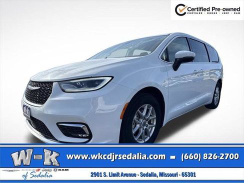 Certified 2023 Chrysler Pacifica Touring-L FWD image 11