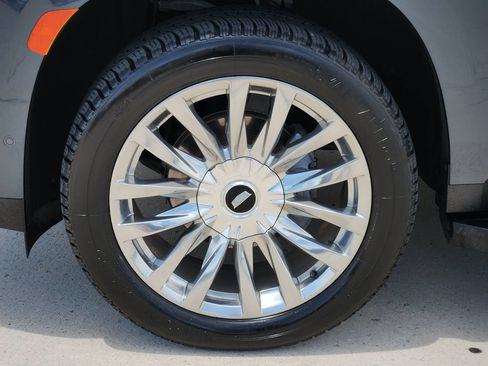 Used 2021 Cadillac Escalade Premium Luxury w/ LPO, Illumination Package AWD/4WD image 13