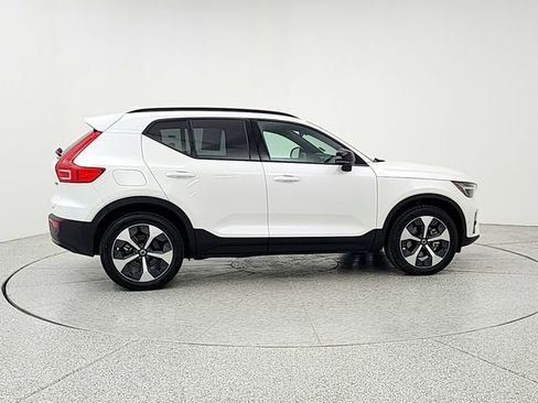 Certified 2025 Volvo XC40 B5 Plus AWD/4WD image 4