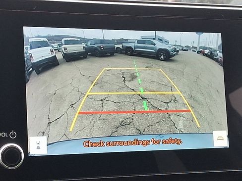 Used 2023 Toyota Venza LE image 18