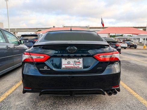 Used 2020 Toyota Camry SE FWD image 8
