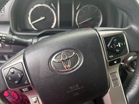 Used 2022 Toyota 4Runner Limited AWD/4WD image 9