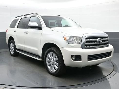 Used 2017 Toyota Sequoia Platinum AWD/4WD image 2