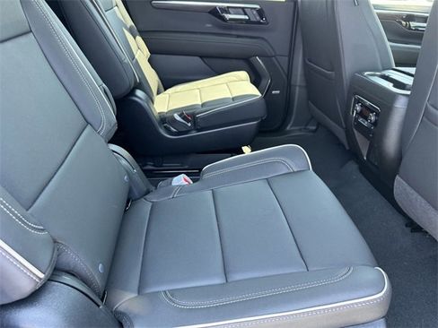 New 2025 Chevrolet Suburban Premier image 8