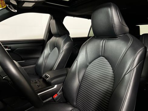 Certified 2024 Toyota Highlander XSE image 13