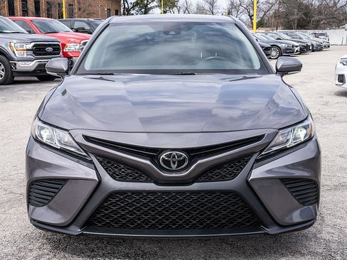 Used 2019 Toyota Camry SE w/ Convenience Package image 2