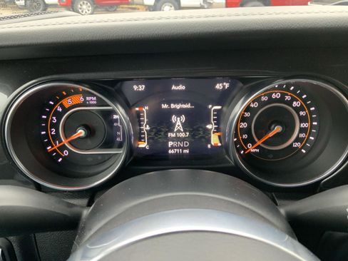 Used 2020 Jeep Wrangler Unlimited Sahara image 28