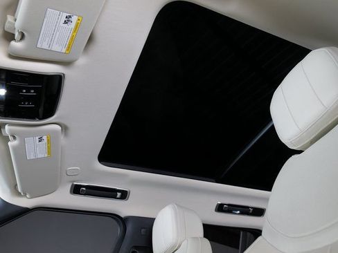 Certified 2025 Land Rover Range Rover SE AWD/4WD image 22