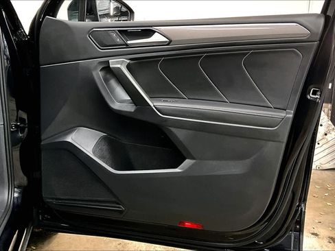 Used 2024 Volkswagen Tiguan SE R-Line image 27