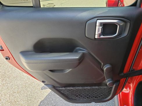 Used 2022 Jeep Gladiator Sport AWD/4WD image 12