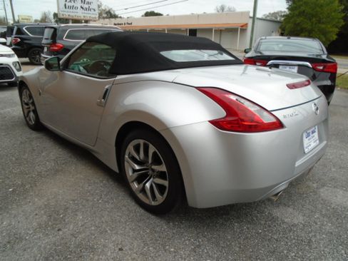 Used 2013 Nissan 370Z Roadster image 4