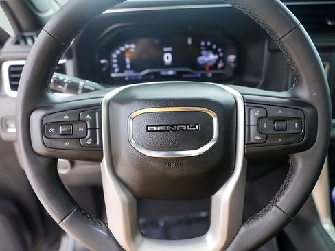 Used 2023 GMC Yukon Denali AWD/4WD image 15