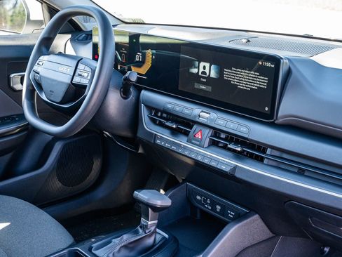 New 2026 Kia K4 LXS FWD image 8