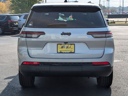 New 2025 Jeep Grand Cherokee L Altitude image 5