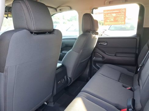 Used 2025 Nissan Frontier SV w/ SV Convenience Package RWD image 14