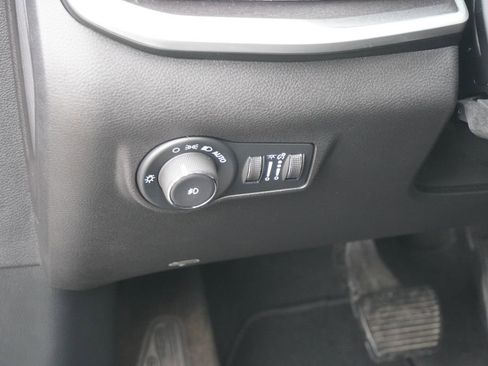 Used 2024 Jeep Compass Latitude AWD/4WD image 17