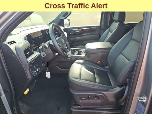 Used 2025 Chevrolet Suburban Z71 image 10