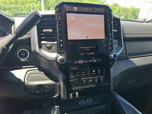 Used 2025 RAM 2500 Laramie AWD/4WD image 17