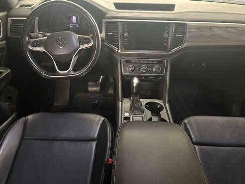 Used 2020 Volkswagen Atlas Cross Sport SE w/ Panoramic Sunroof Package FWD image 22