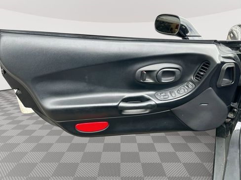 Used 2001 Chevrolet Corvette Convertible w/ Preferred Equipment Group2 image 21