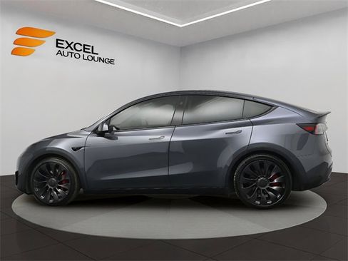 Used 2023 Tesla Model Y Performance image 2