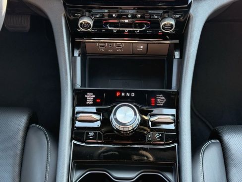 Used 2023 Jeep Grand Cherokee Overland w/ Luxury Tech Group IV image 32