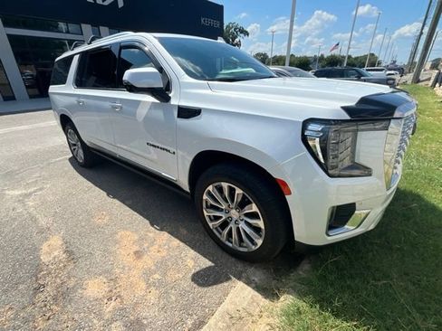 Used 2022 GMC Yukon XL Denali w/ Denali Premium Package AWD/4WD image 4