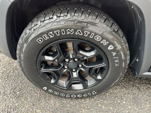 Used 2019 Jeep Cherokee Trailhawk w/ Trailer Tow Group AWD/4WD image 15