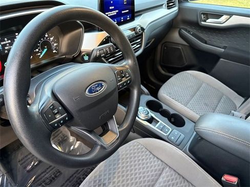Used 2020 Ford Escape SE image 9