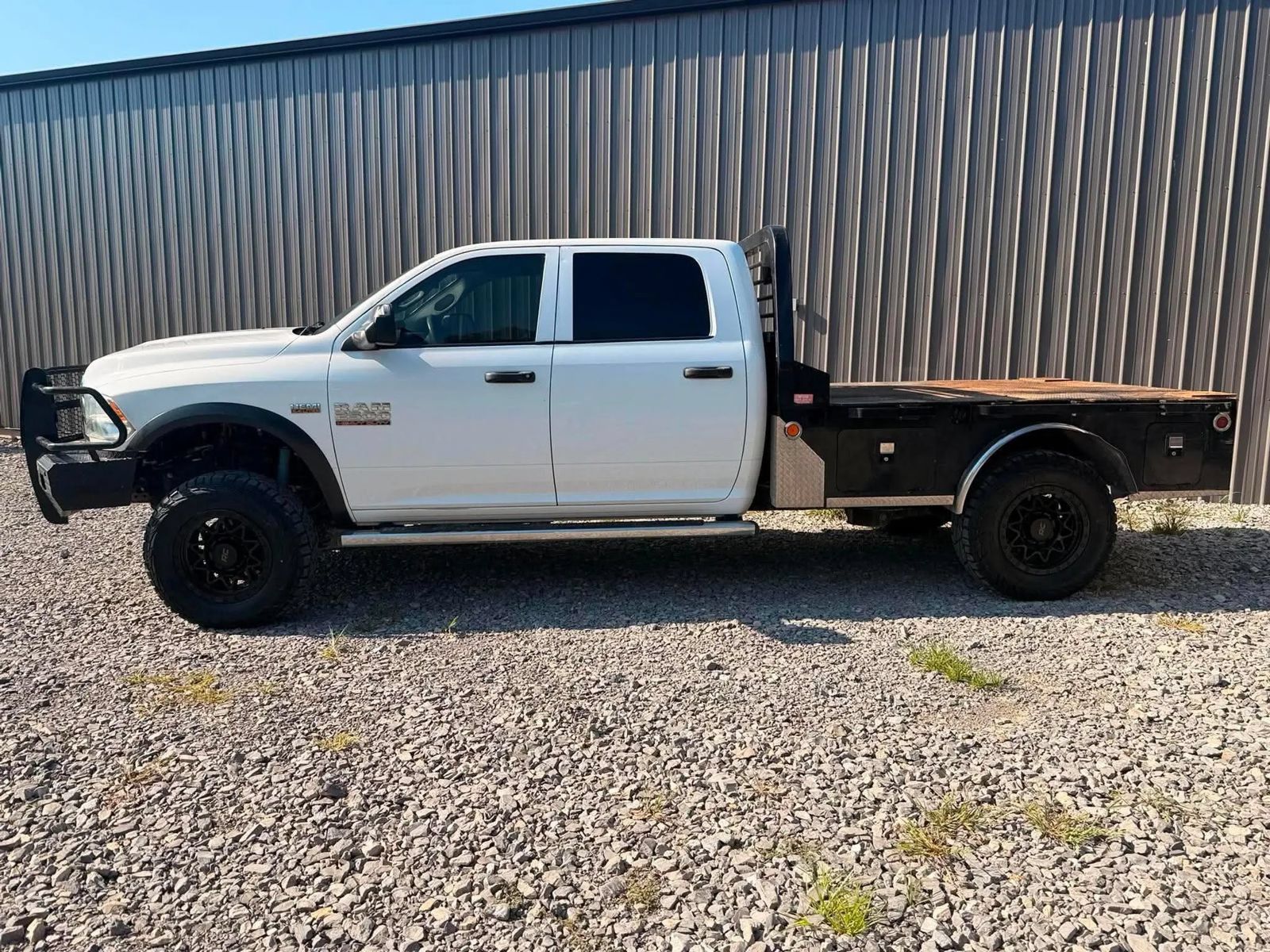 Used 2018 RAM 2500 Tradesman w/ Chrome Appearance Group AWD/4WD image 8
