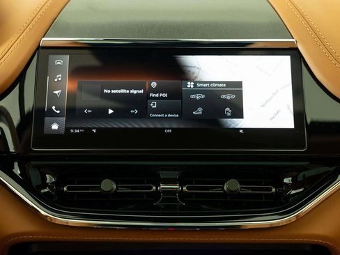 New 2026 Aston Martin DBX 707 image 32