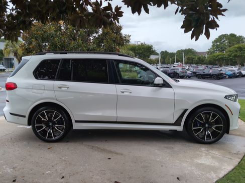 Used 2021 BMW X7 xDrive40i w/ M Sport Package AWD/4WD image 11