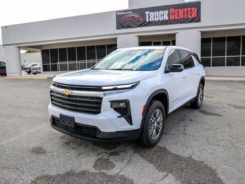 Used 2024 Chevrolet Traverse LS image 1