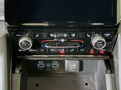 Used 2023 Jeep Grand Cherokee Overland w/ Luxury Tech Group IV RWD image 22