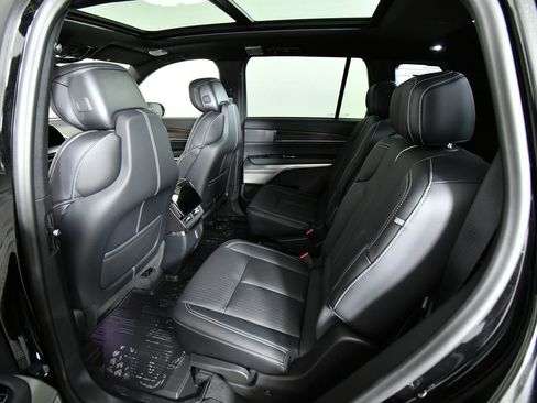 New 2026 Cadillac Vistiq Luxury w/ LPO, Floor Liner Package AWD/4WD image 24