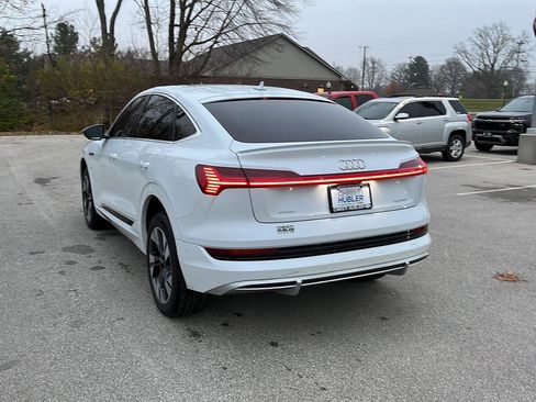 Used 2022 Audi e-tron Premium Plus w/ Premium Plus Package image 3