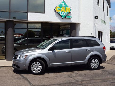Used 2020 Dodge Journey SE image 4