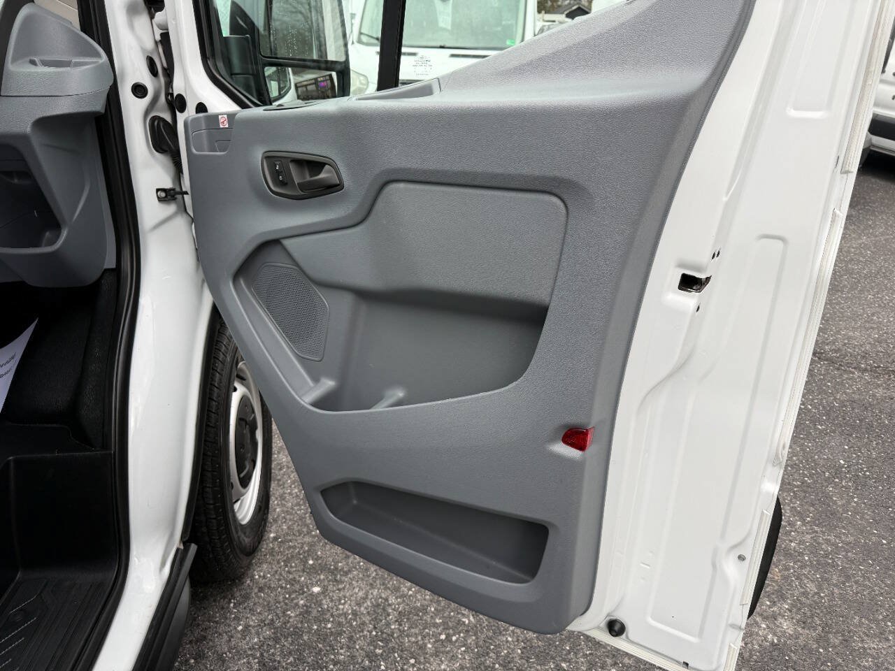 Used 2019 Ford Transit 250 148 Medium Roof RWD image 22